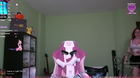 Snapshot of veronikavonk chatting on November 13, 2025, 11:47 pm Veronika von Kleist online show from November 13, 2025, 11:47 pm