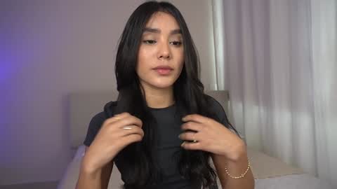 Snapshot of veroniqe_lounge chatting on September 8, 2025, 5:01 pm V A L help me reach 100likes online show from September 8, 2025, 5:01 pm