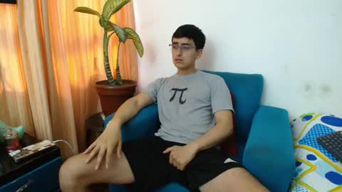 versatileguuy online show from May 15, 2026, 10:06 pm