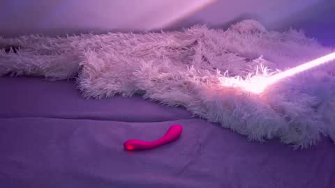 very_satrange_things online show from May 17, 2026, 10:50 pm
