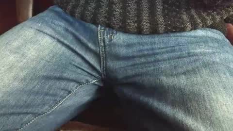 Erik online show from December 1, 2025, 8:41 am