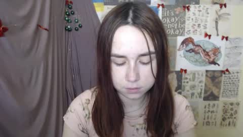 veryveryvery_shy online show from December 22, 2025, 7:49 am