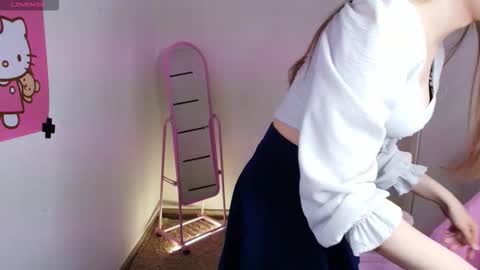 vi_luxxxy online show from September 17, 2025, 2:13 am