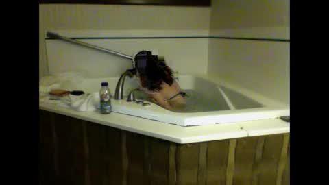 viaaann12 online show from November 8, 2025, 12:44 am