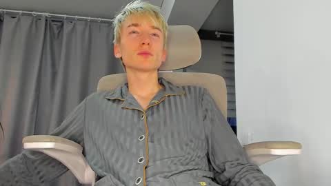 vibemygirl online show from November 13, 2025, 10:58 am