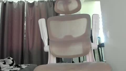 vibemygirl online show from March 6, 2026, 8:11 am