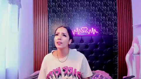 Snapshot of vichy_evans chatting on March 8, 2025, 7:42 pm Vichy Everyday From 1400 to 2130 Col Time online show from March 8, 2025, 7:42 pm