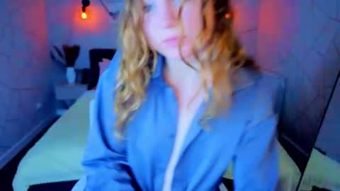Snapshot of vicki_milles chatting on June 14, 2026, 4:42 pm vicki_milles online show from June 14, 2026, 4:42 pm