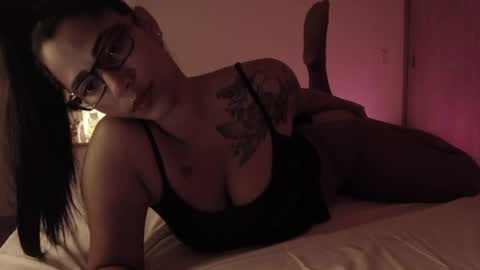 Vicky  online show from May 5, 2026, 2:41 am