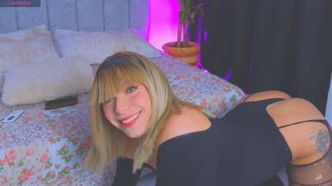 Snapshot of vicky_hot_x chatting on January 7, 2025, 9:46 pm online show from January 7, 2025, 9:46 pm