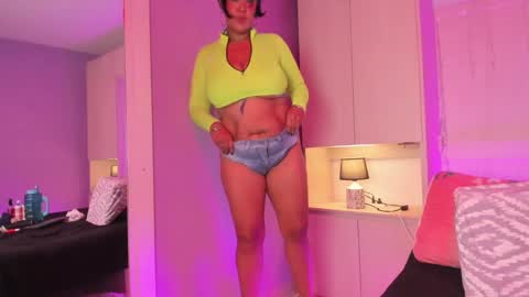 Snapshot of vicky_ruiz chatting on January 8, 2025, 11:19 pm V I C K Y online show from January 8, 2025, 11:19 pm