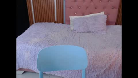 Snapshot of vicky_wel chatting on June 3, 2026, 6:57 pm Victoria y Danniela online show from June 3, 2026, 6:57 pm