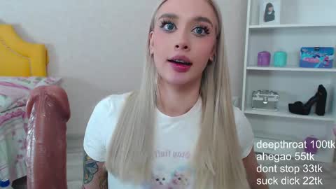 Snapshot of vickyfuckingdoll chatting on February 19, 2025, 6:00 pm vickyfuckingdoll online show from February 19, 2025, 6:00 pm