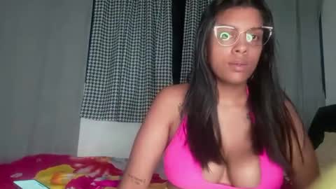 vickyhm22 online show from October 6, 2025, 3:26 am