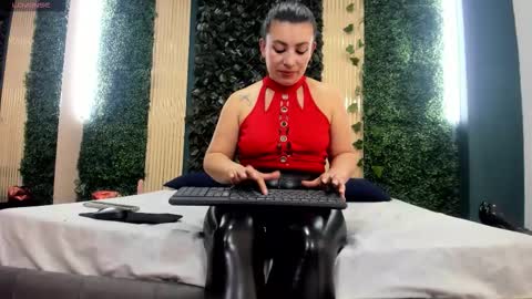 Vicky online show from February 10, 2026, 9:08 pm