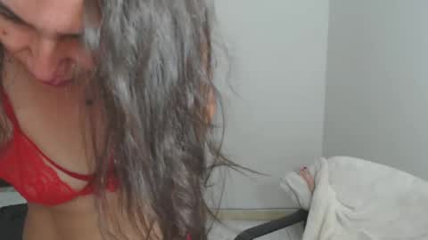 Snapshot of vickyjuice1 chatting on January 28, 2025, 12:05 am vickyjuice1 online show from January 28, 2025, 12:05 am