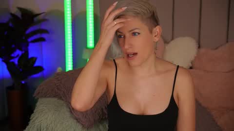 vickysecret96 online show from January 16, 2026, 6:23 pm