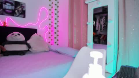 VICTORIA 3 online show from October 10, 2025, 10:42 pm