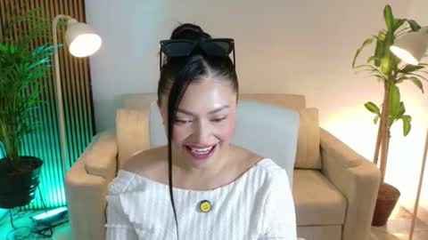 Snapshot of victoria___moon chatting on January 7, 2026, 2:08 pm victoria online show from January 7, 2026, 2:08 pm