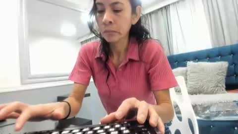 Victoria  grey  online show from April 29, 2026, 8:04 pm