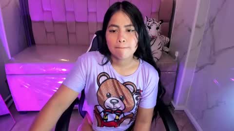 victoria_b_ online show from October 9, 2025, 12:47 pm