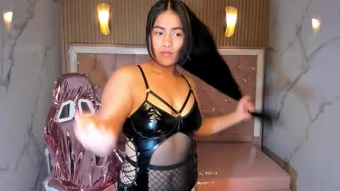 victoria_b_ online show from October 14, 2025, 7:58 pm