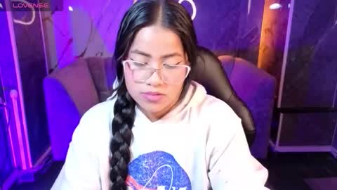 victoria_b_ online show from October 30, 2025, 8:53 pm