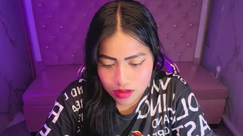 victoria_b_ online show from November 5, 2025, 8:20 pm