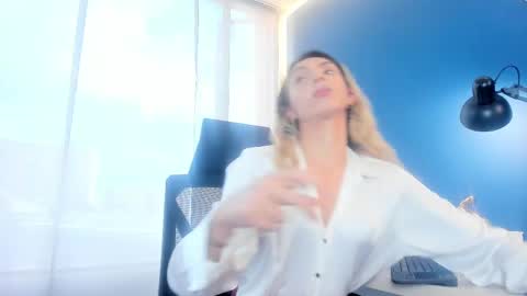 Snapshot of victoria_badgal chatting on November 17, 2025, 8:25 pm Victoria online show from November 17, 2025, 8:25 pm