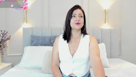 victoria  online show from October 8, 2025, 7:11 pm