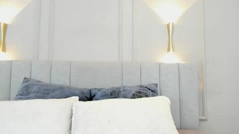 victoria  online show from October 13, 2025, 7:03 pm