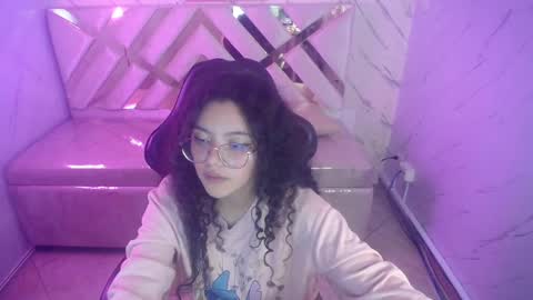victoria_castillo_b online show from March 12, 2025, 9:23 am