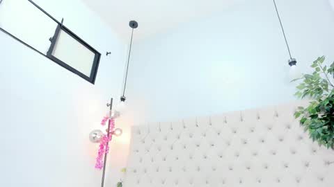 Victoria online show from October 23, 2025, 8:40 pm