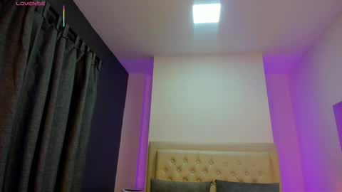 Snapshot of victoria_coxx chatting on October 12, 2025, 7:57 pm Victoria online show from October 12, 2025, 7:57 pm