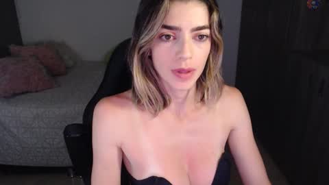 Victorias Room  online show from February 26, 2025, 5:42 am