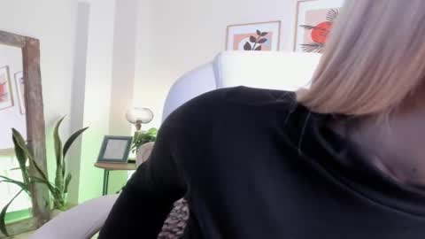 victoria_giraldo online show from December 18, 2025, 8:20 am