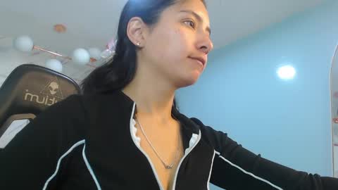 Snapshot of victoria_hernandez_t chatting on April 29, 2026, 1:04 pm Victoria online show from April 29, 2026, 1:04 pm