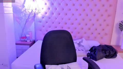 Snapshot of victoria_kitt chatting on September 27, 2025, 7:08 pm victoria_kitt online show from September 27, 2025, 7:08 pm