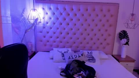 Snapshot of victoria_kitt chatting on October 2, 2025, 7:21 pm victoria_kitt online show from October 2, 2025, 7:21 pm