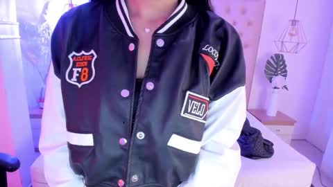 Snapshot of victoria_kitt chatting on October 5, 2025, 7:01 pm victoria_kitt online show from October 5, 2025, 7:01 pm