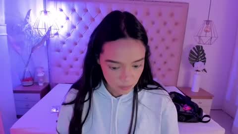 Snapshot of victoria_kitt chatting on October 7, 2025, 4:04 pm victoria_kitt online show from October 7, 2025, 4:04 pm