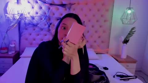 Snapshot of victoria_kitt chatting on October 17, 2025, 10:34 pm victoria_kitt online show from October 17, 2025, 10:34 pm