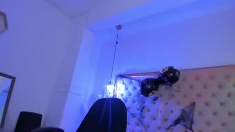 Snapshot of victoria_kitt chatting on October 18, 2025, 7:03 pm victoria_kitt online show from October 18, 2025, 7:03 pm