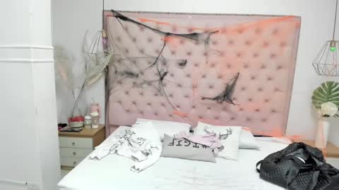 Snapshot of victoria_kitt chatting on October 22, 2025, 3:12 pm victoria_kitt online show from October 22, 2025, 3:12 pm