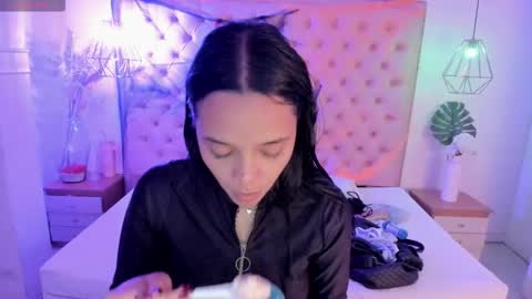 Snapshot of victoria_kitt chatting on October 26, 2025, 7:31 pm victoria_kitt online show from October 26, 2025, 7:31 pm