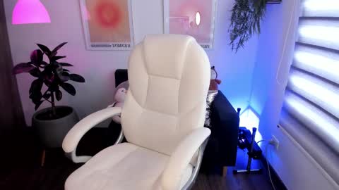 Snapshot of victoria_korss chatting on March 6, 2025, 1:35 pm Victoria  online show from March 6, 2025, 1:35 pm