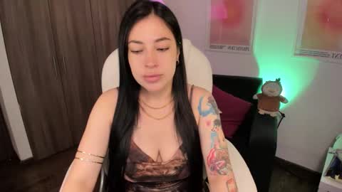 Victoria  online show from November 11, 2025, 2:44 am