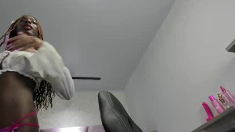 Snapshot of victoria_noir_18 chatting on October 23, 2025, 8:51 pm Vicky online show from October 23, 2025, 8:51 pm