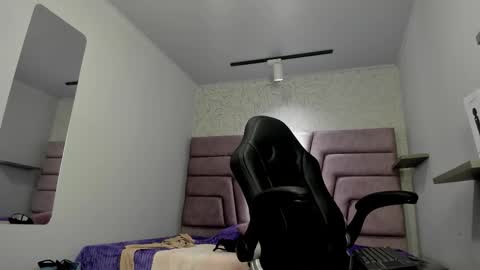 Snapshot of victoria_noir_18 chatting on November 4, 2025, 7:13 pm Vicky online show from November 4, 2025, 7:13 pm