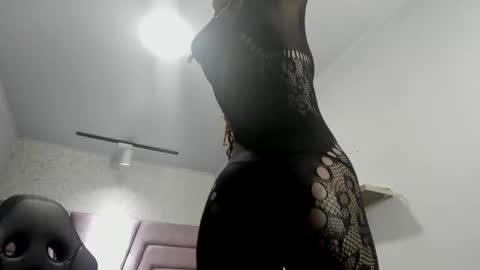 Snapshot of victoria_noir_18 chatting on November 8, 2025, 7:01 pm Vicky online show from November 8, 2025, 7:01 pm